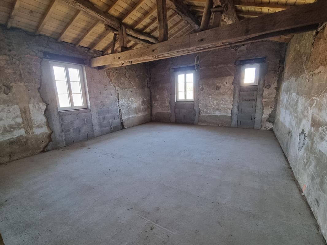 LES CHERES Appartement 4 pièces 100 m2 à aménager 2