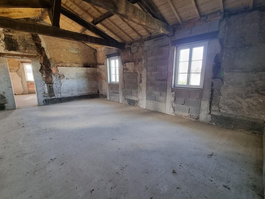 LES CHERES Appartement 4 pièces 100 m2 à aménager 3