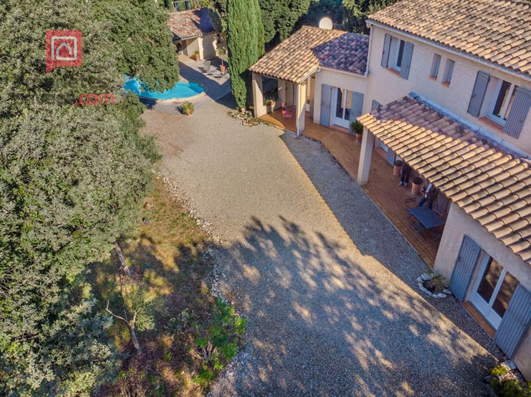 VENASQUE Villa 7 pièce(s) 160 m2 VENASQUE sur terrain boisé de 2000m2 avec piscine 3