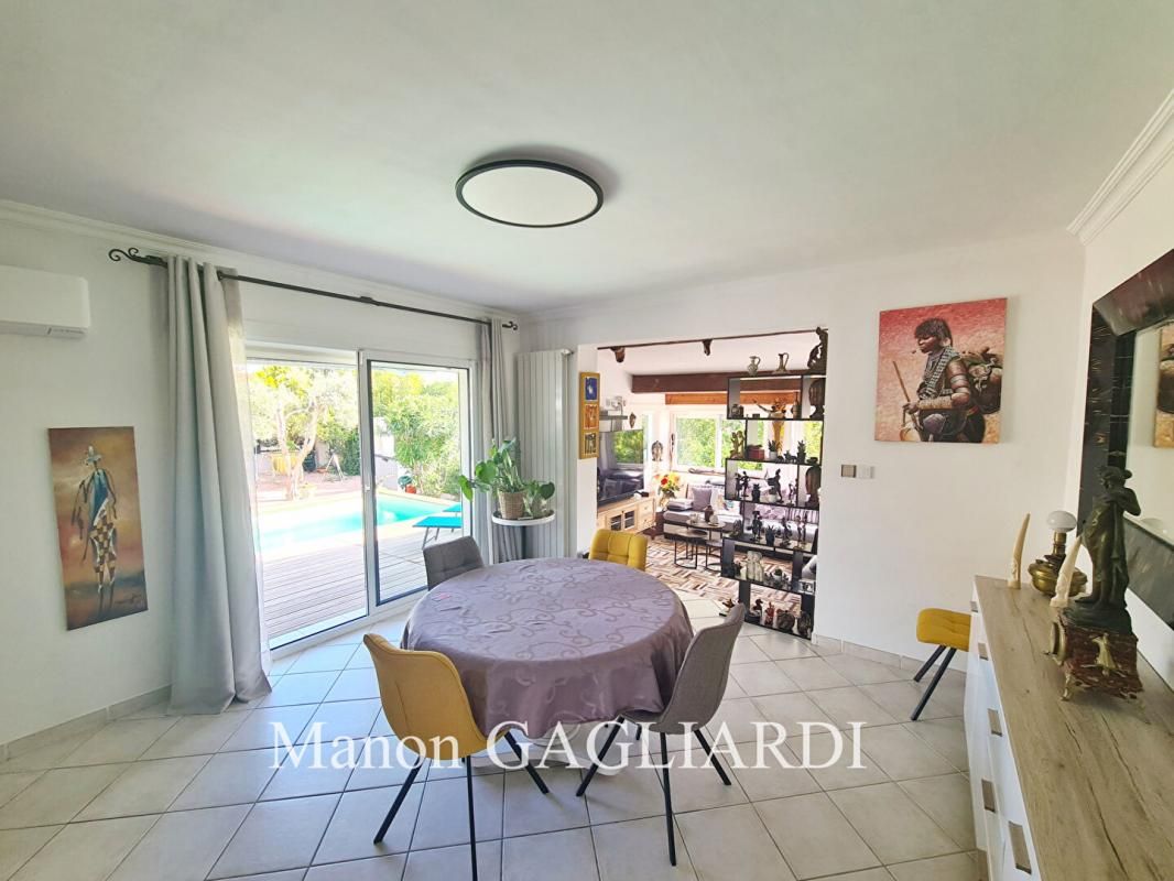SIX-FOURS-LES-PLAGES PROCHE COMMERCES ET PLAGES A PIED- VILLA T5 100m² AVEC PISCINE 3