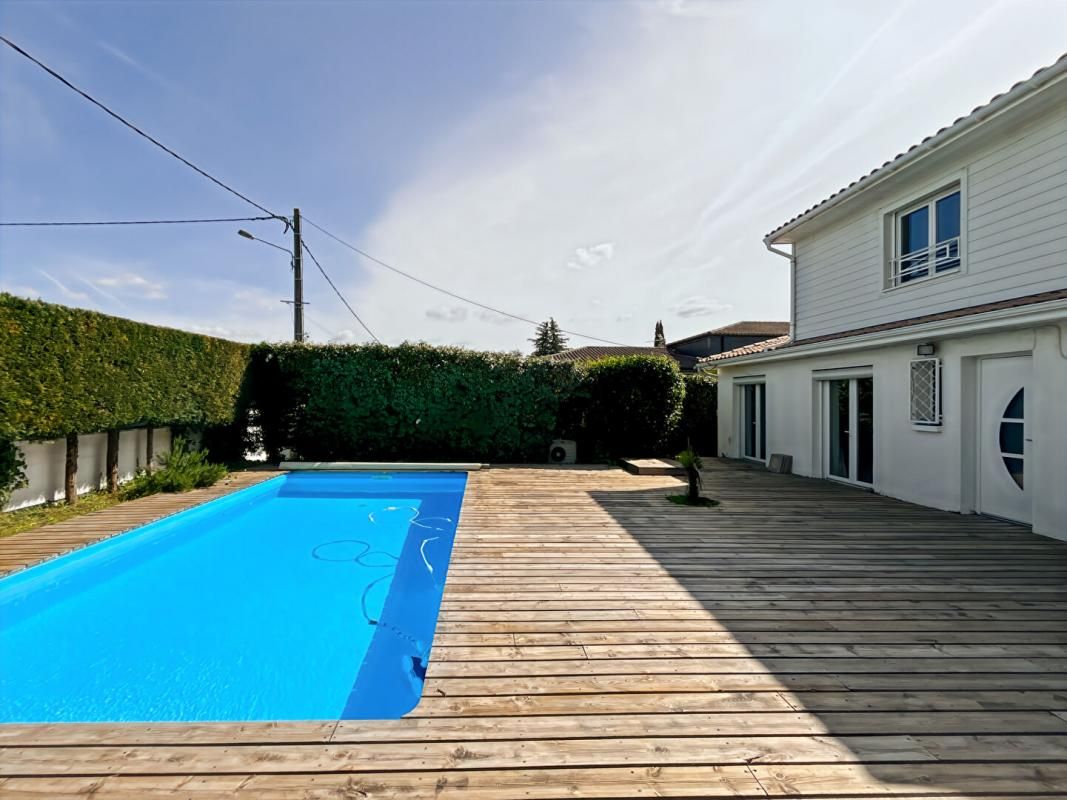 PAREMPUYRE EXCLUSIVITE Maison 183 m², spa, double garage 70 m² , piscine 2