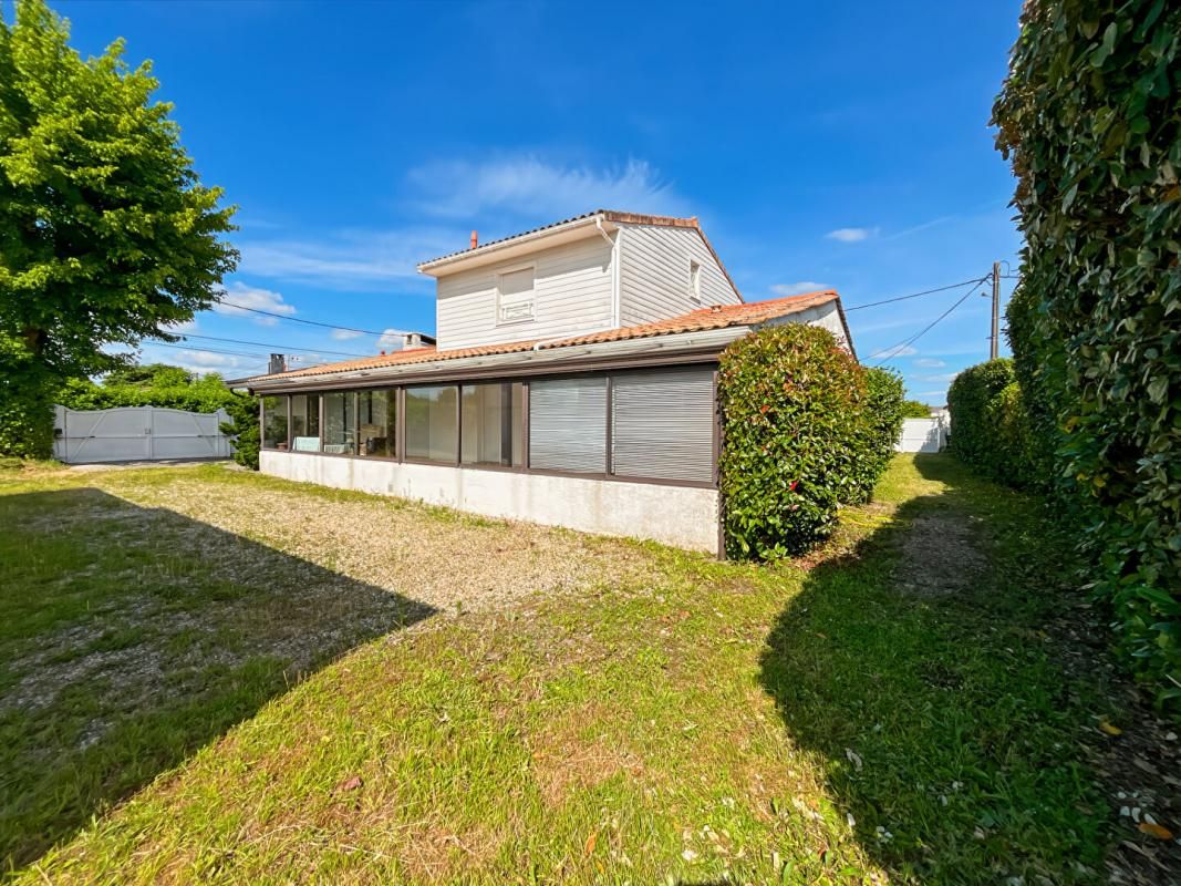 PAREMPUYRE EXCLUSIVITE Maison 183 m², spa, double garage 70 m² , piscine 4