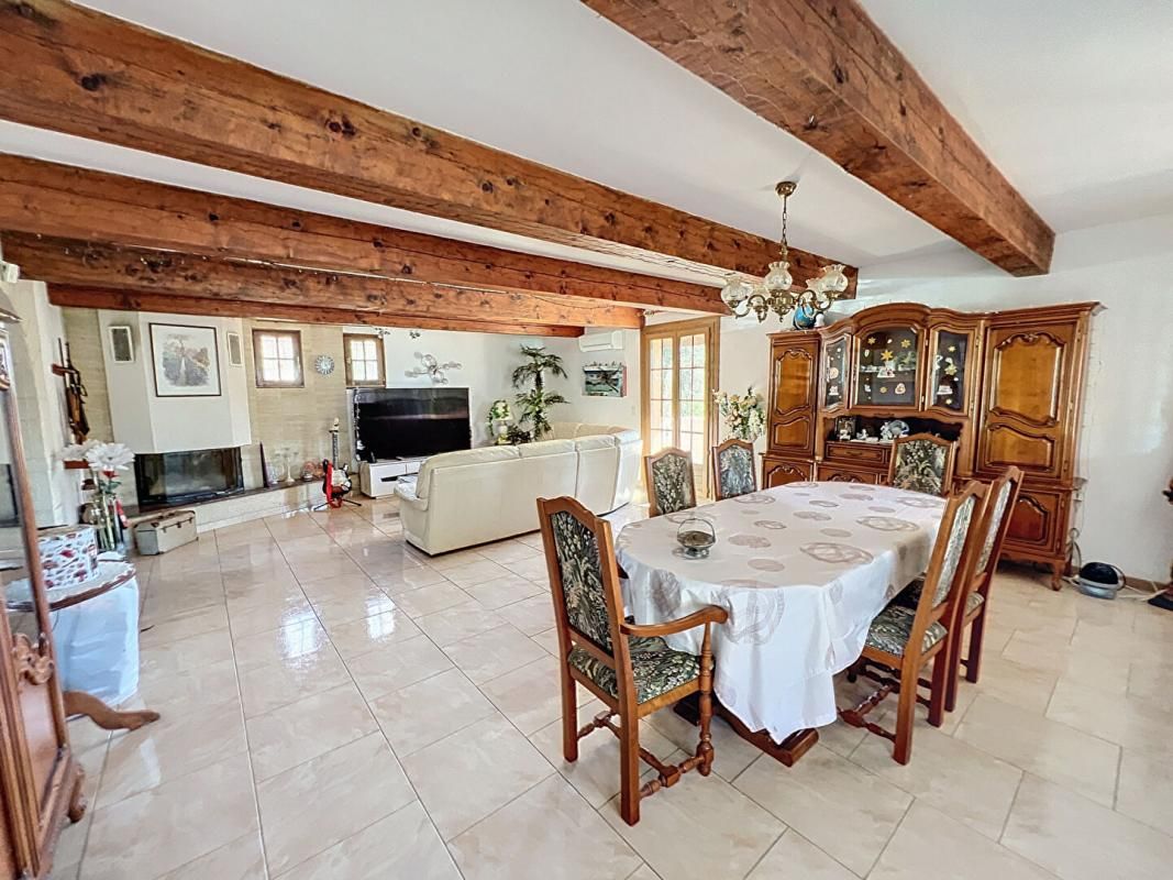CUERS CUERS ! PROPRIÉTÉ DE 210 M2 SUR 4350 M2 DE TERRAIN 2