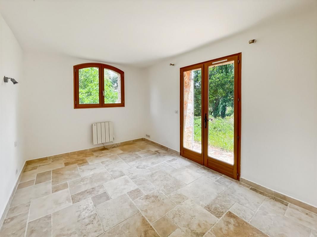 MONTAUROUX Maison 5 pièce(s) 141 m2 proche A8 3