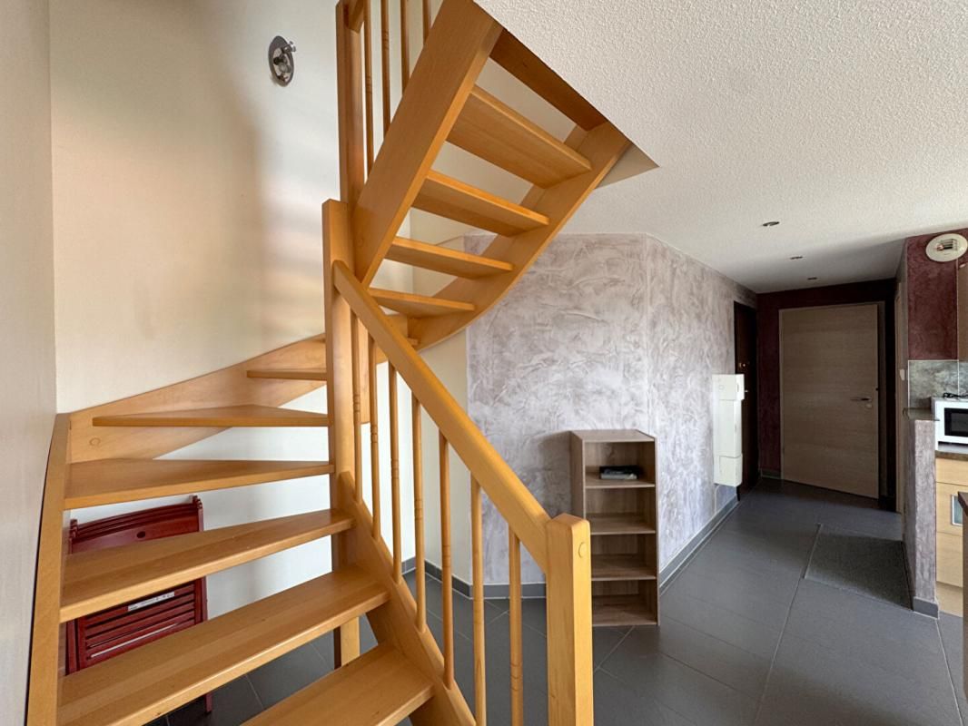 BALBRONN Location meublée - appartement duplex 3 pièces, terrasse, parking 4