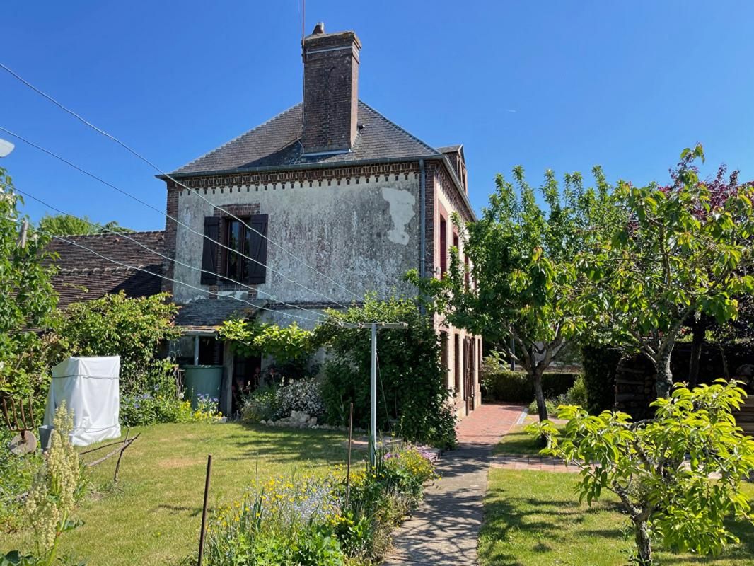 CRULAI Maison familiale en coeur de bourg à 8kms de L' Aigle gare SNCF 3
