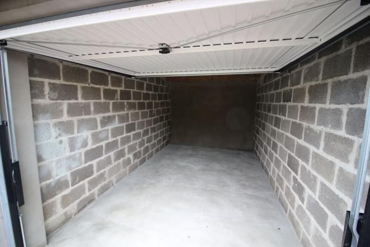 NANTES Parking / box 17 m2 2