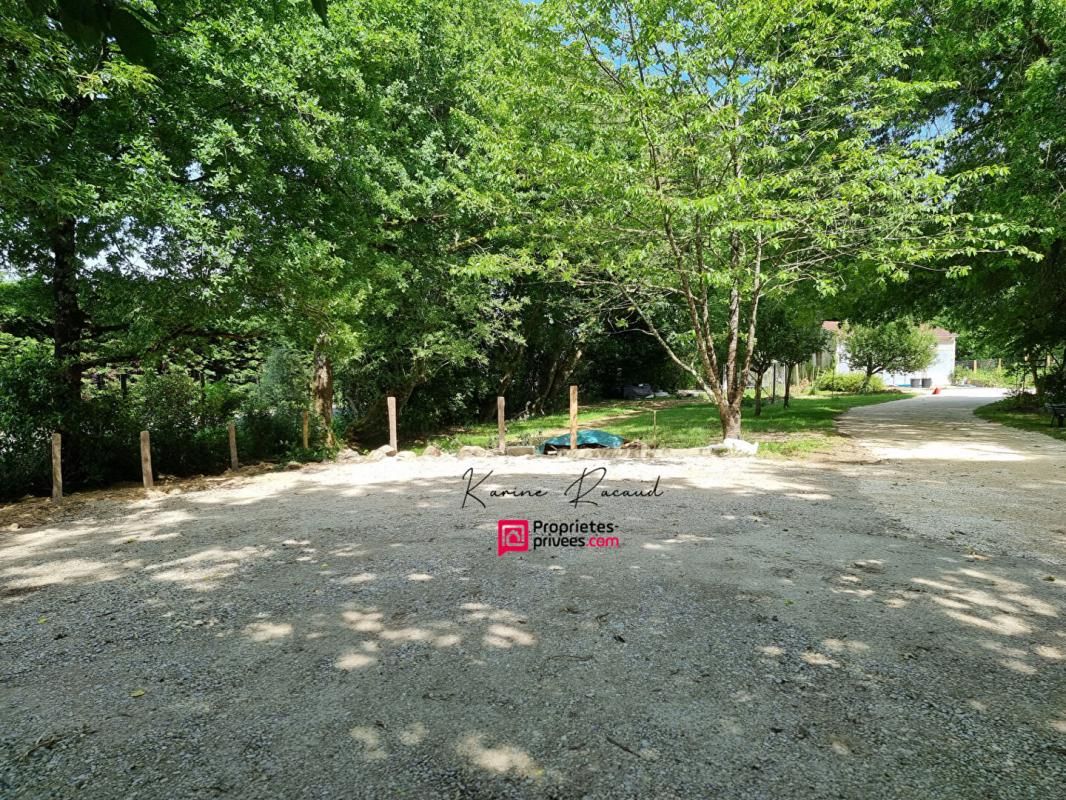 AUBIGNY-LES CLOUZEAUX Terrain constructible de 773 m2 3