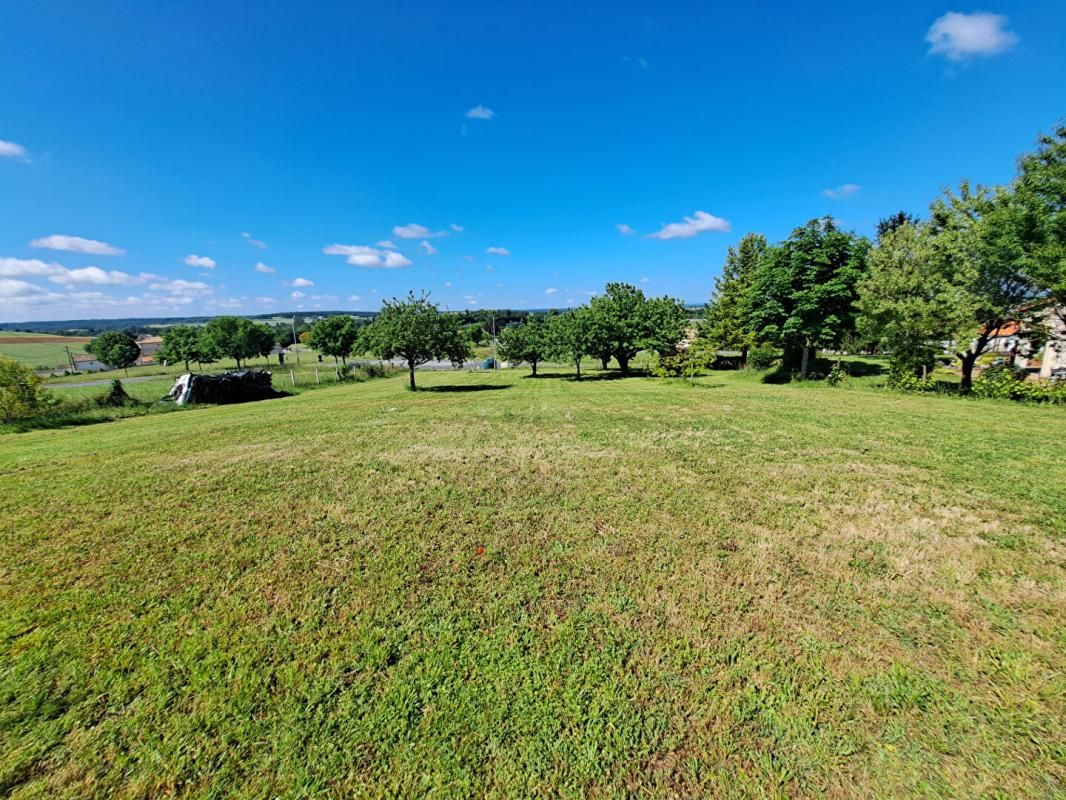 LA COURONNE Terrain constructible avec CU de 1500m2 2