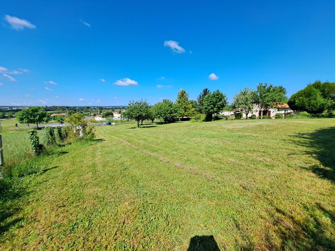 LA COURONNE Terrain constructible avec CU de 1500m2 3