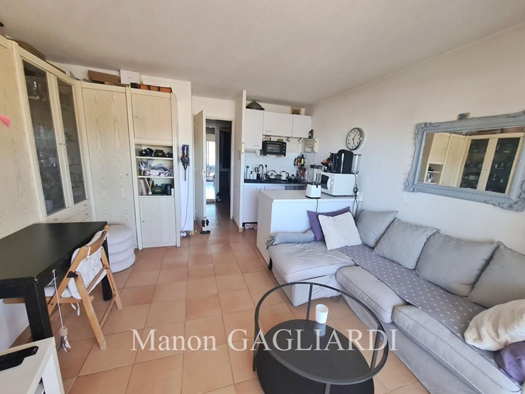 SAINT-CYR-SUR-MER APPARTEMENT T2- MAGNIFIQUE VUE MER- SAINT CYR SUR MER- LES LECQUES 3