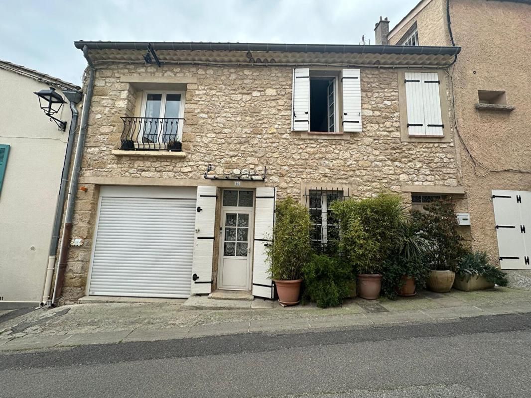SAINT-CANNAT Maison de village avec terrasses et garage 1