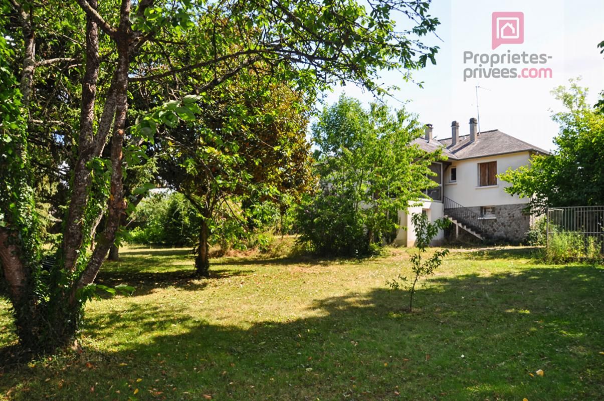 AHUILLE Maison Ahuille 4 pièce(s) 92 m2 avec terrain constructible non viabilisé au coeur du village 1