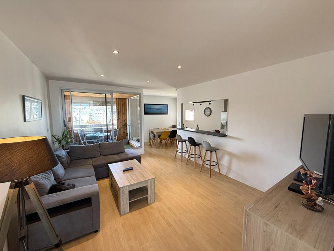 VANNES Appartement en DUPLEX T4 de 88,77 M² VANNES LE PORT avec ascenseur, balcon/loggia, cave et parking couvert. Emplacement premium 1