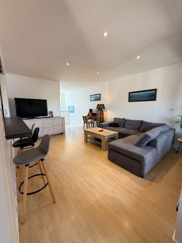 VANNES Appartement en DUPLEX T4 de 88,77 M² VANNES LE PORT avec ascenseur, balcon/loggia, cave et parking couvert. Emplacement premium 2