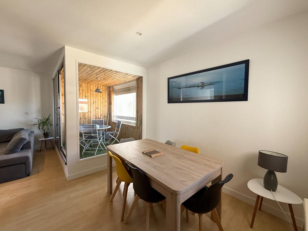 VANNES Appartement en DUPLEX T4 de 88,77 M² VANNES LE PORT avec ascenseur, balcon/loggia, cave et parking couvert. Emplacement premium 4