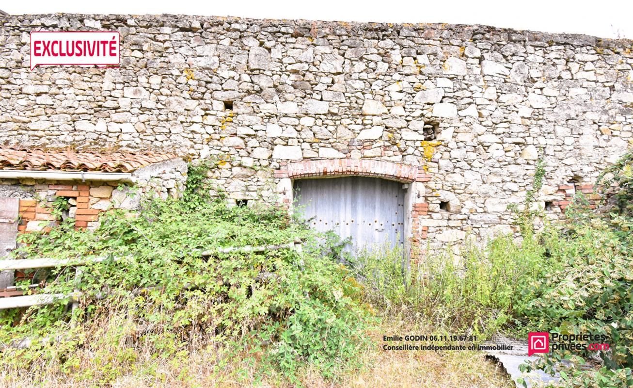 SAINT-PIERRE-DES-ECHAUBROGNES Grange 1 pièce(s) 350 m2 1
