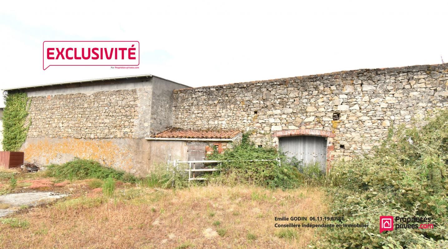 SAINT-PIERRE-DES-ECHAUBROGNES Grange 1 pièce(s) 350 m2 2