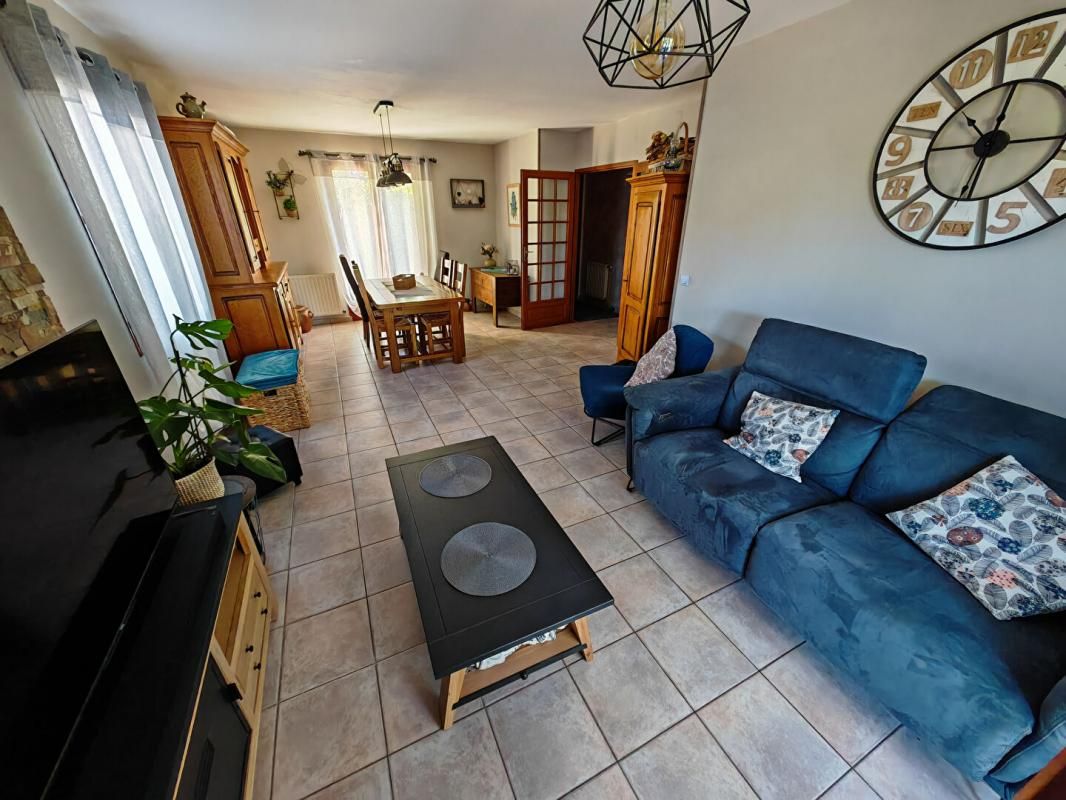 LE POINCONNET Exclu : Pavillon de plain-pied au Poinçonnet, 3 chambres, très bon état général, garage, jardin, pergolas et carport 2