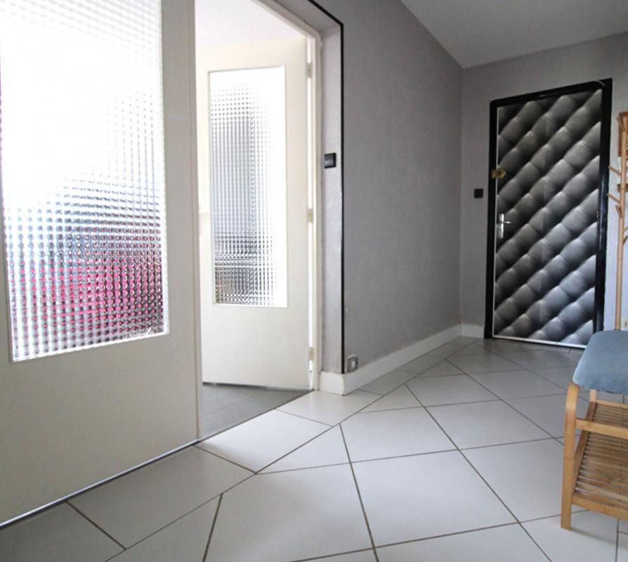 PONT-DE-CHERUY Appartement T3 avec extérieur, parking privatif et cave 4