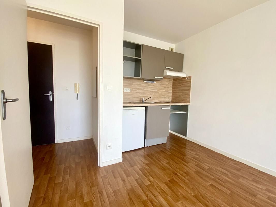 SAINTE-LUCE-SUR-LOIRE Appartement Sainte Luce Sur Loire 2 pièce(s) 38 m2 A LOUER NON MEUBLE 2