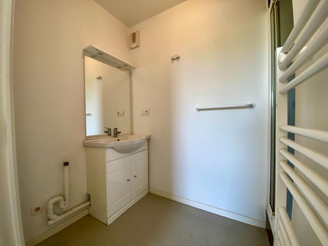 SAINTE-LUCE-SUR-LOIRE Appartement Sainte Luce Sur Loire 2 pièce(s) 38 m2 A LOUER NON MEUBLE 4