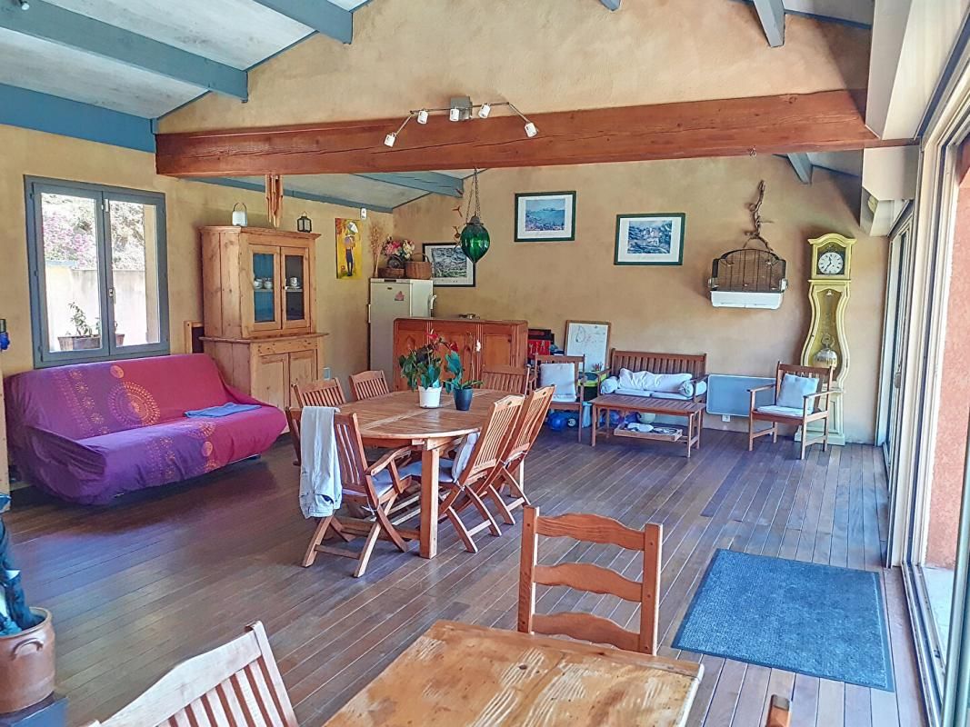 VINS-SUR-CARAMY Villa Vins Sur Caramy 6 pièces de 197m² avec piscine et annexes 4