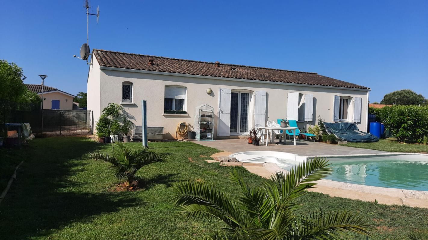 SAINT-GENIS-DE-SAINTONGE Maison plain pied 3 chambres piscine 1