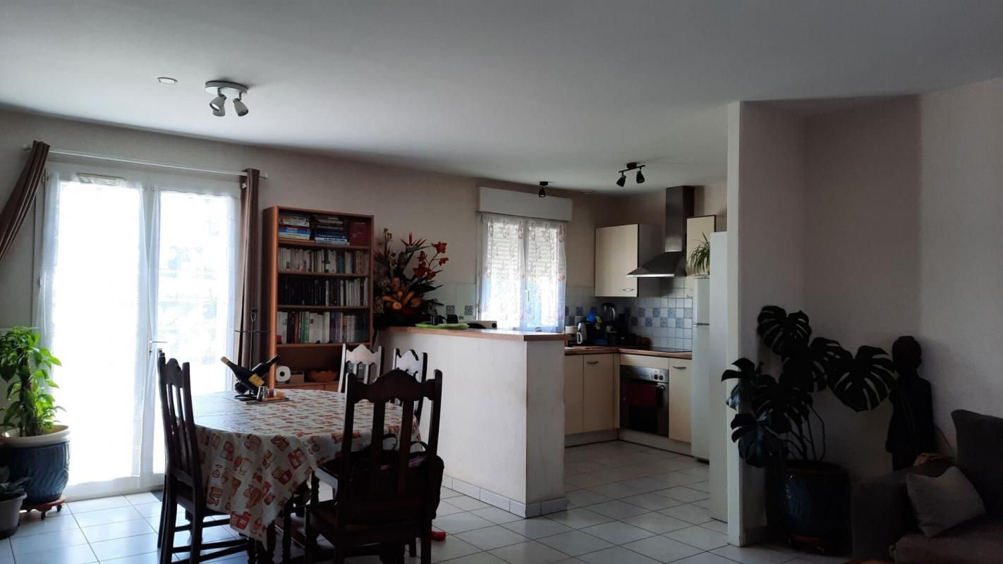 SAINT-GENIS-DE-SAINTONGE Maison plain pied 3 chambres piscine 2