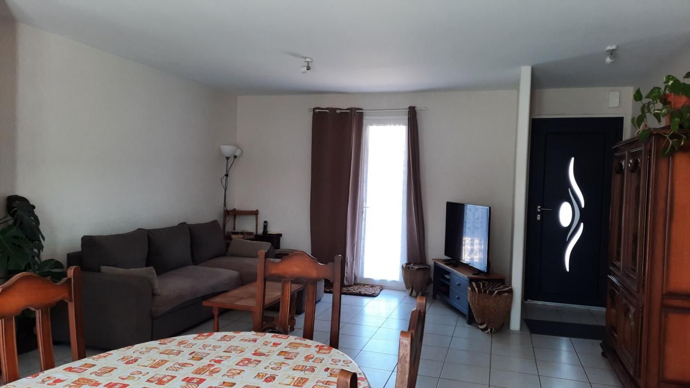 SAINT-GENIS-DE-SAINTONGE Maison plain pied 3 chambres piscine 3