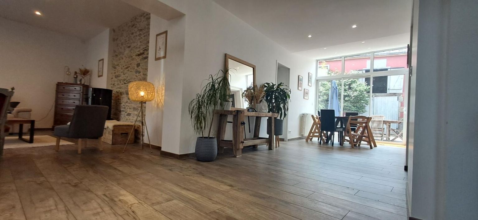 Maison de ville 8 pièce(s) 6 chambres -227 m2