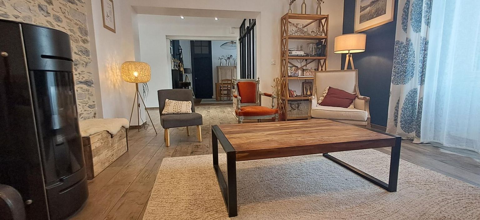 LAVAL Maison de ville 8 pièce(s) 6 chambres -227 m2 2
