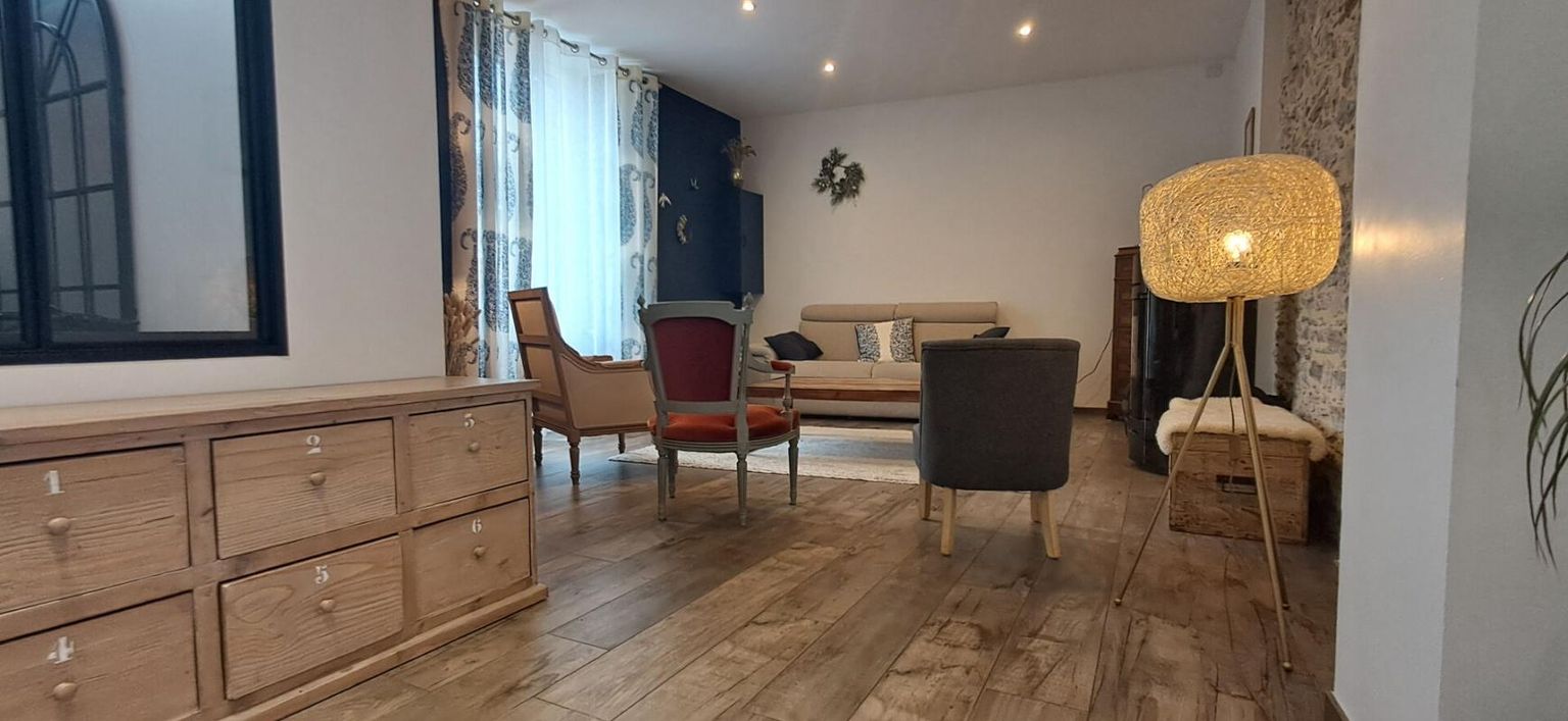 LAVAL Maison de ville 8 pièce(s) 6 chambres -227 m2 3