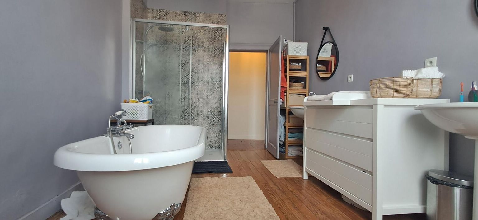 LAVAL Maison de ville 8 pièce(s) 6 chambres -227 m2 4