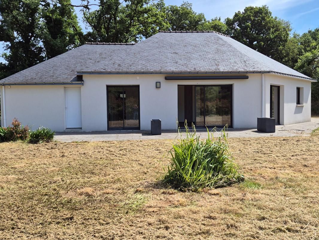 SPEZET TRES BELLE MAISON DE PLAIN PIED de 112 m2 réalisée en 2018 dans le Finistère en limite du Morbihan ? (10 min de Gourin ? 10 min de Châteauneuf du Faou) 2