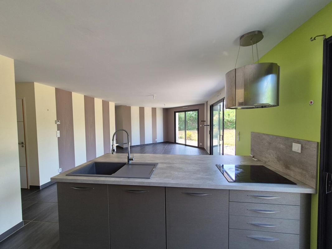 SPEZET TRES BELLE MAISON DE PLAIN PIED de 112 m2 réalisée en 2018 dans le Finistère en limite du Morbihan ? (10 min de Gourin ? 10 min de Châteauneuf du Faou) 3