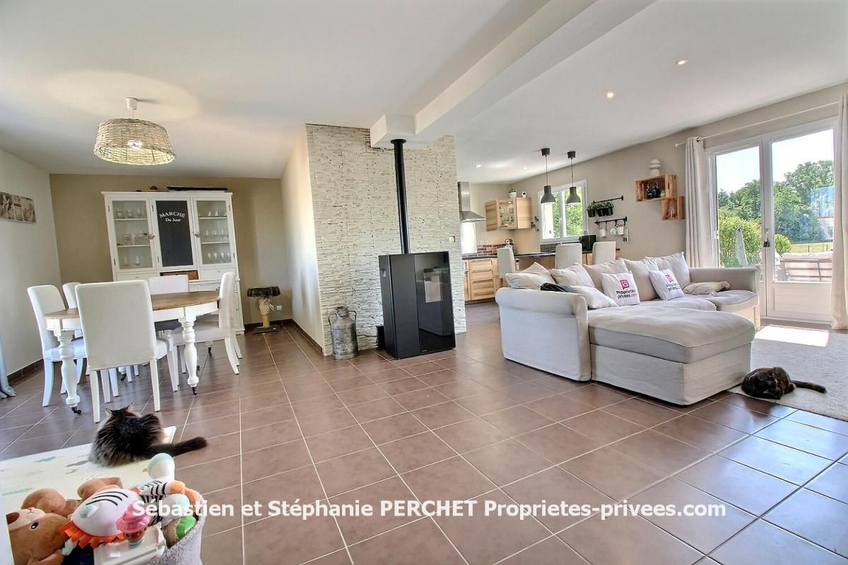 SAINT-PERAVY-LA-COLOMBE Maison Saint Peravy La Colombe 4 chambres 147 m2 3