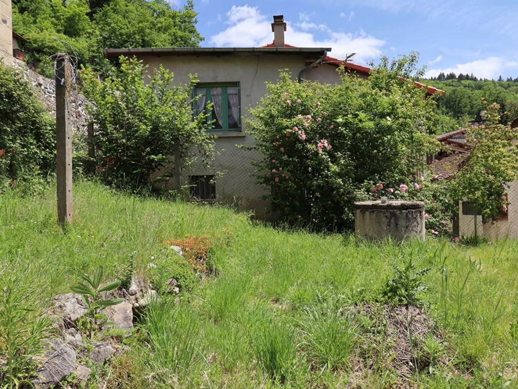 AUBUSSON-D'AUVERGNE Maison Aubusson d'Auvergne 5 pièce(s) 85 m2 + terrain 2