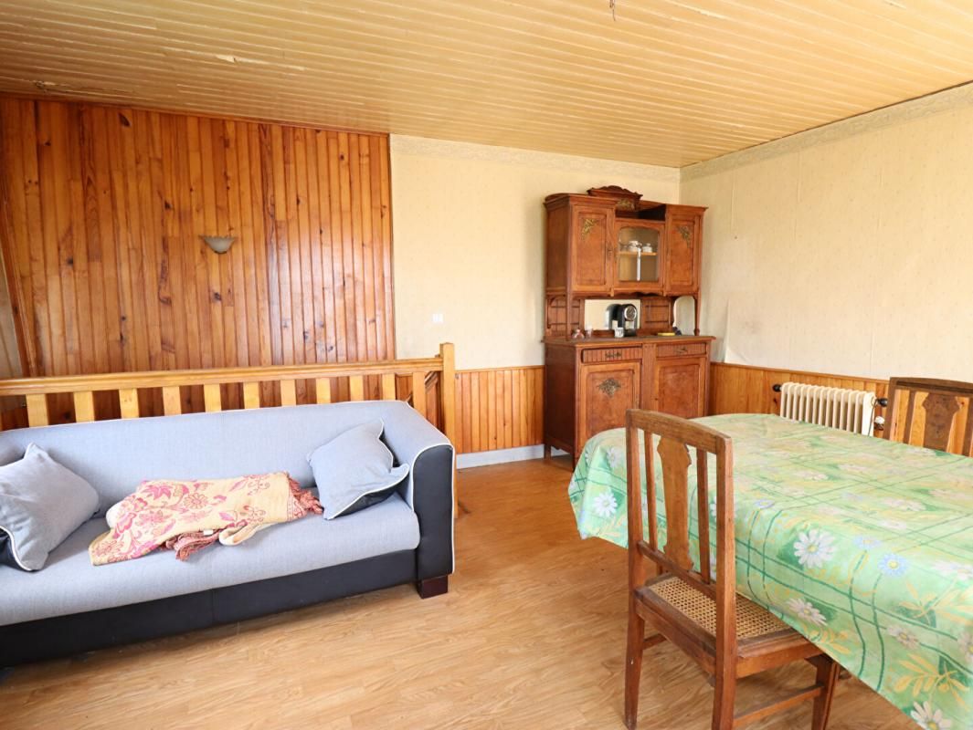 AUBUSSON-D'AUVERGNE Maison Aubusson d'Auvergne 5 pièce(s) 85 m2 + terrain 3