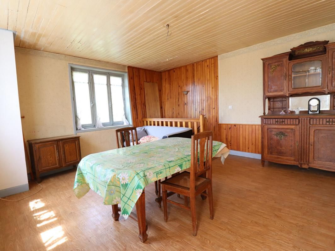 AUBUSSON-D'AUVERGNE Maison Aubusson d'Auvergne 5 pièce(s) 85 m2 + terrain 4