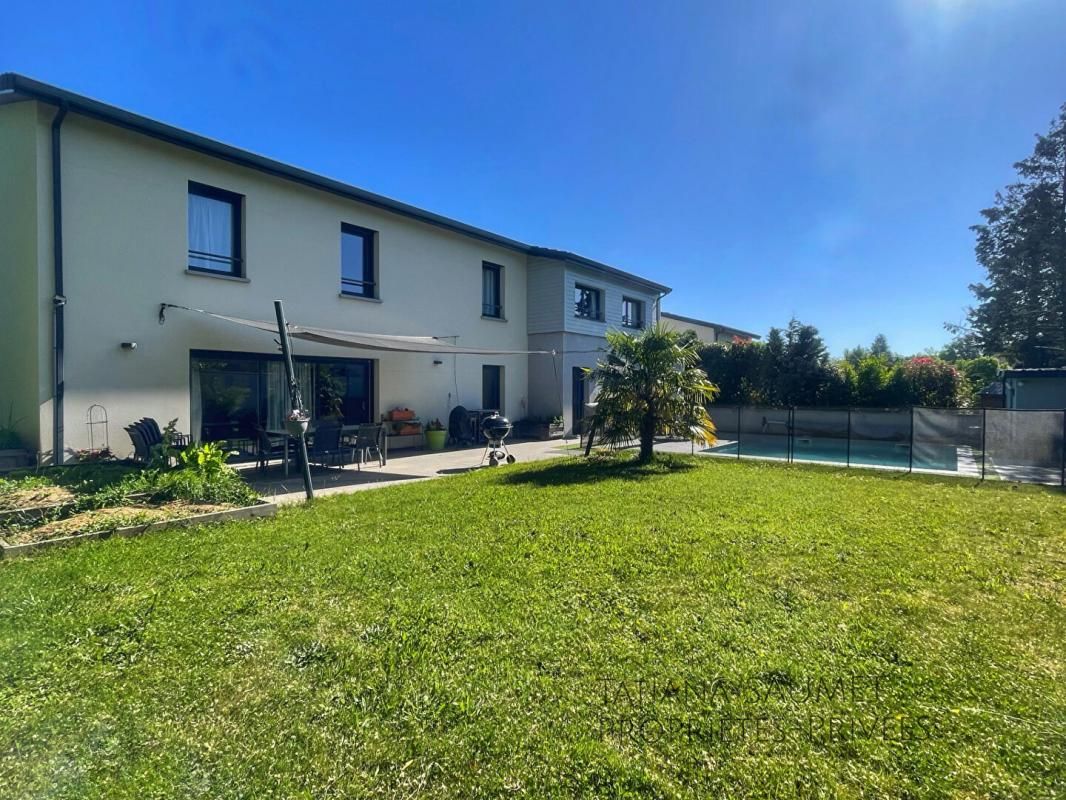 SATHONAY-VILLAGE À louer. Maison meublée 200 m² Sathonay-Village 2