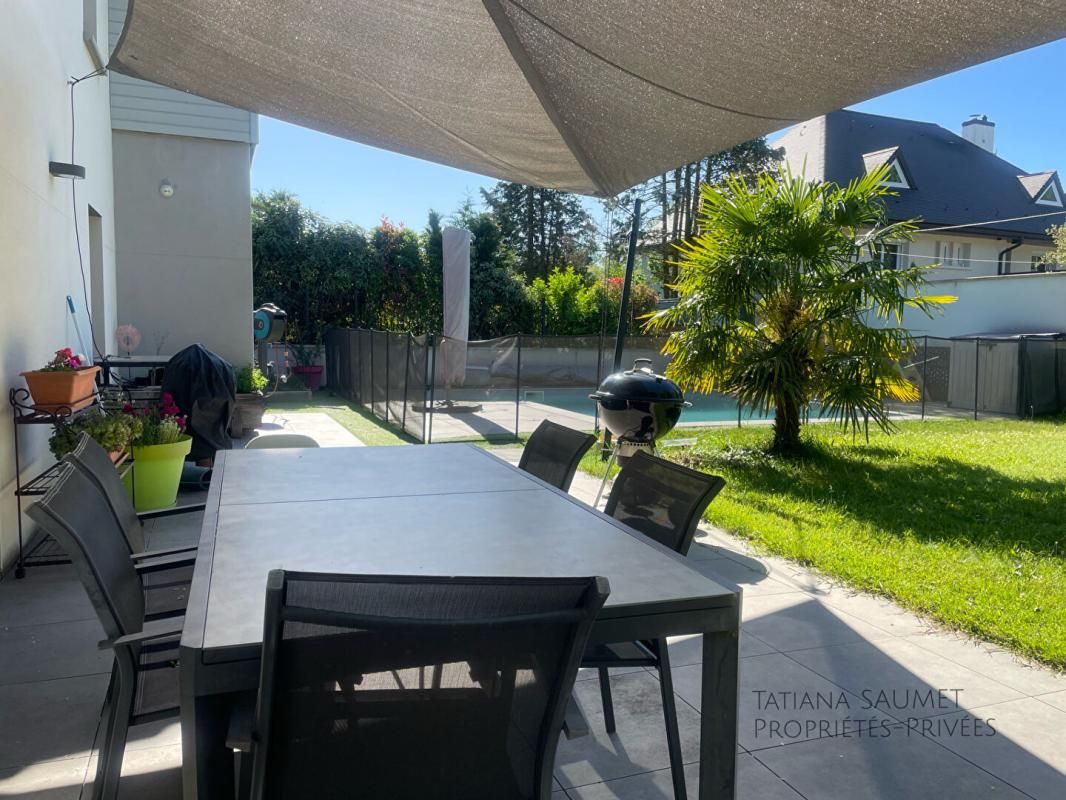 SATHONAY-VILLAGE À louer. Maison meublée 200 m² Sathonay-Village 3