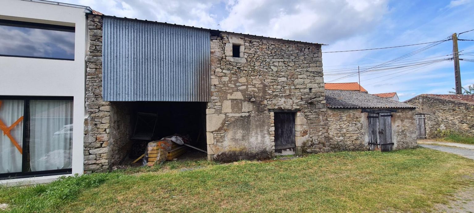 SAINT-HILAIRE-DE-CLISSON Grange à rénover Village Saint Hilaire De Clisson 74 M² sur terrain de 231 M² 2
