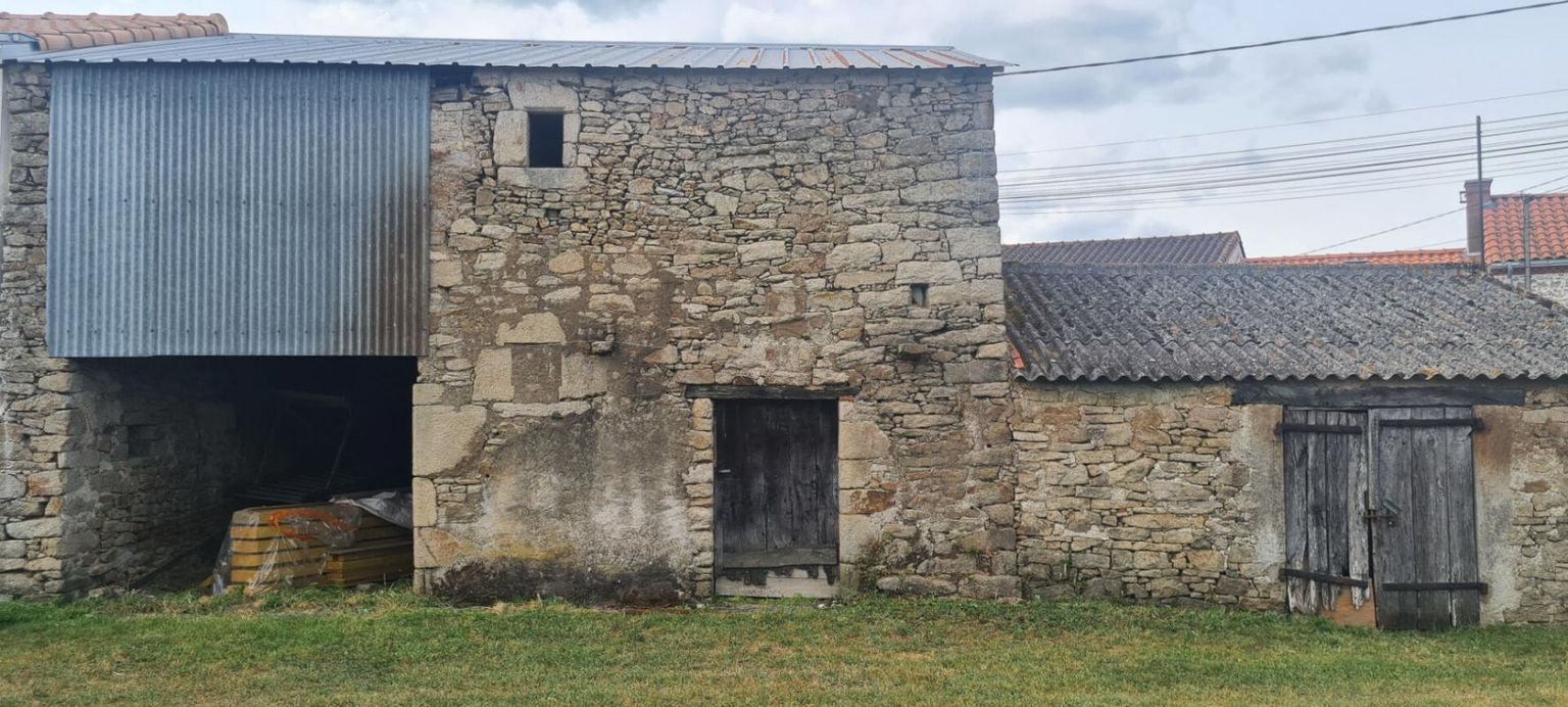 SAINT-HILAIRE-DE-CLISSON Grange à rénover Village Saint Hilaire De Clisson 74 M² sur terrain de 231 M² 3