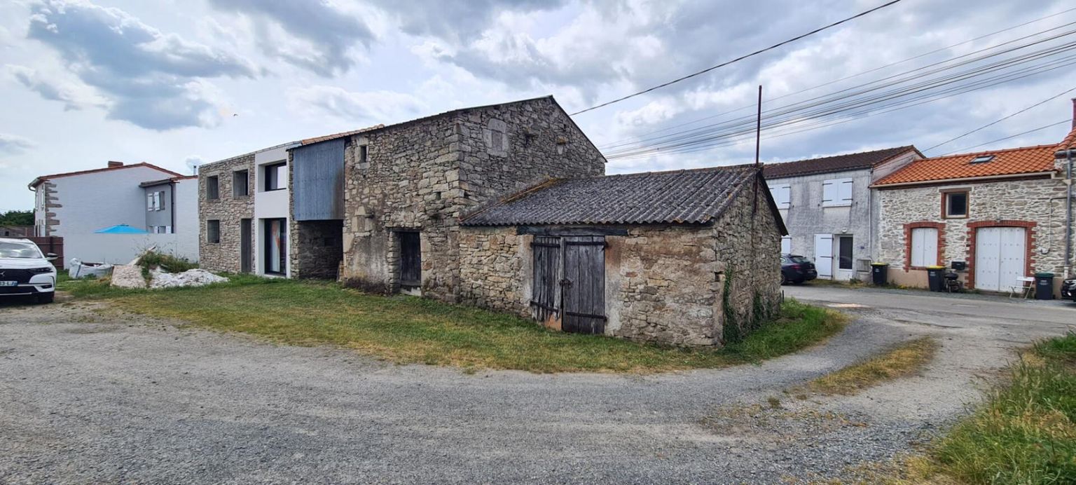 SAINT-HILAIRE-DE-CLISSON Grange à rénover Village Saint Hilaire De Clisson 74 M² sur terrain de 231 M² 4