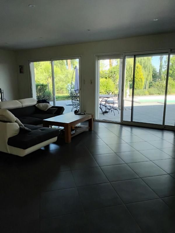 PUSEY Maison familiale de standing 222m2 sur 56 ares 3