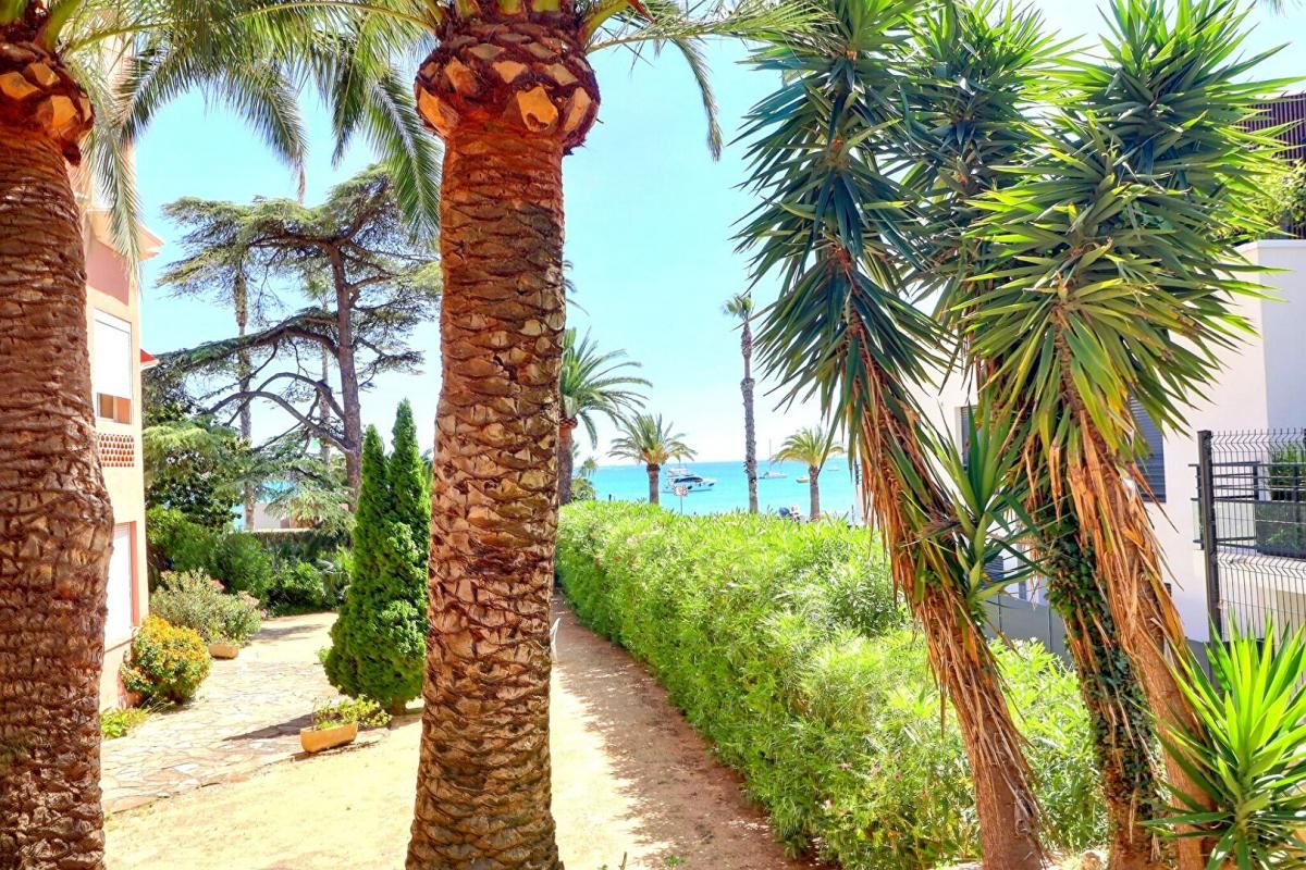 BANDOL Appartement Bandol 2 pièce(s) 54 m2 - Front de Mer - en Rez de Jardin 1