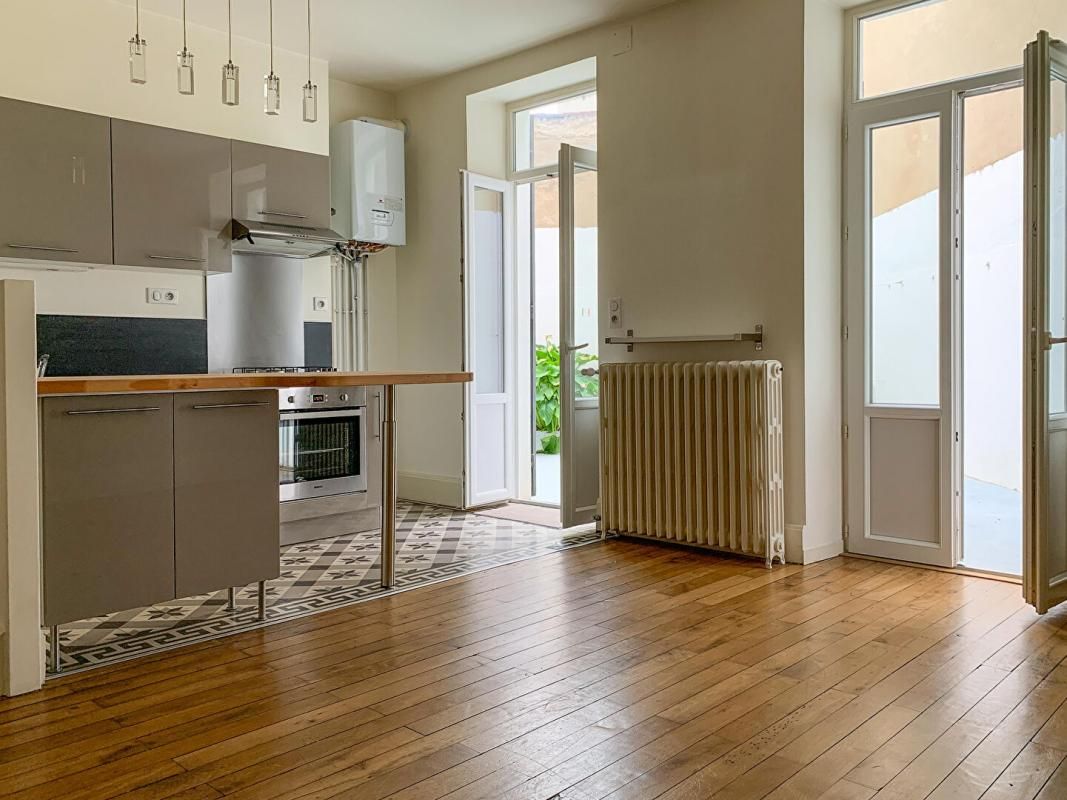 VICHY Immeuble Vichy 6 pièce(s) 120 m2 2