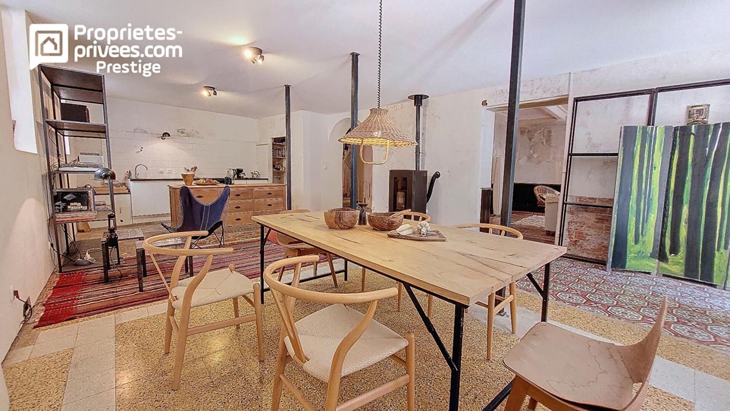 Maison de maître avec terrasse - Surface Maison 257 M² -Terrain 147 M² - 11 360 FRAISSE DES CORBIERES ( AUDE - OCCITANIE)