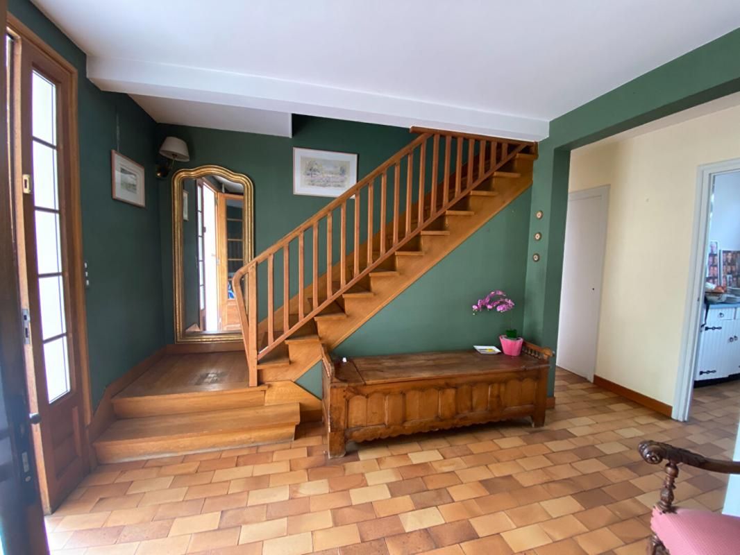APREMONT 60300 / Apremont / Maison  / 5 chambres / Sous-sol total 4
